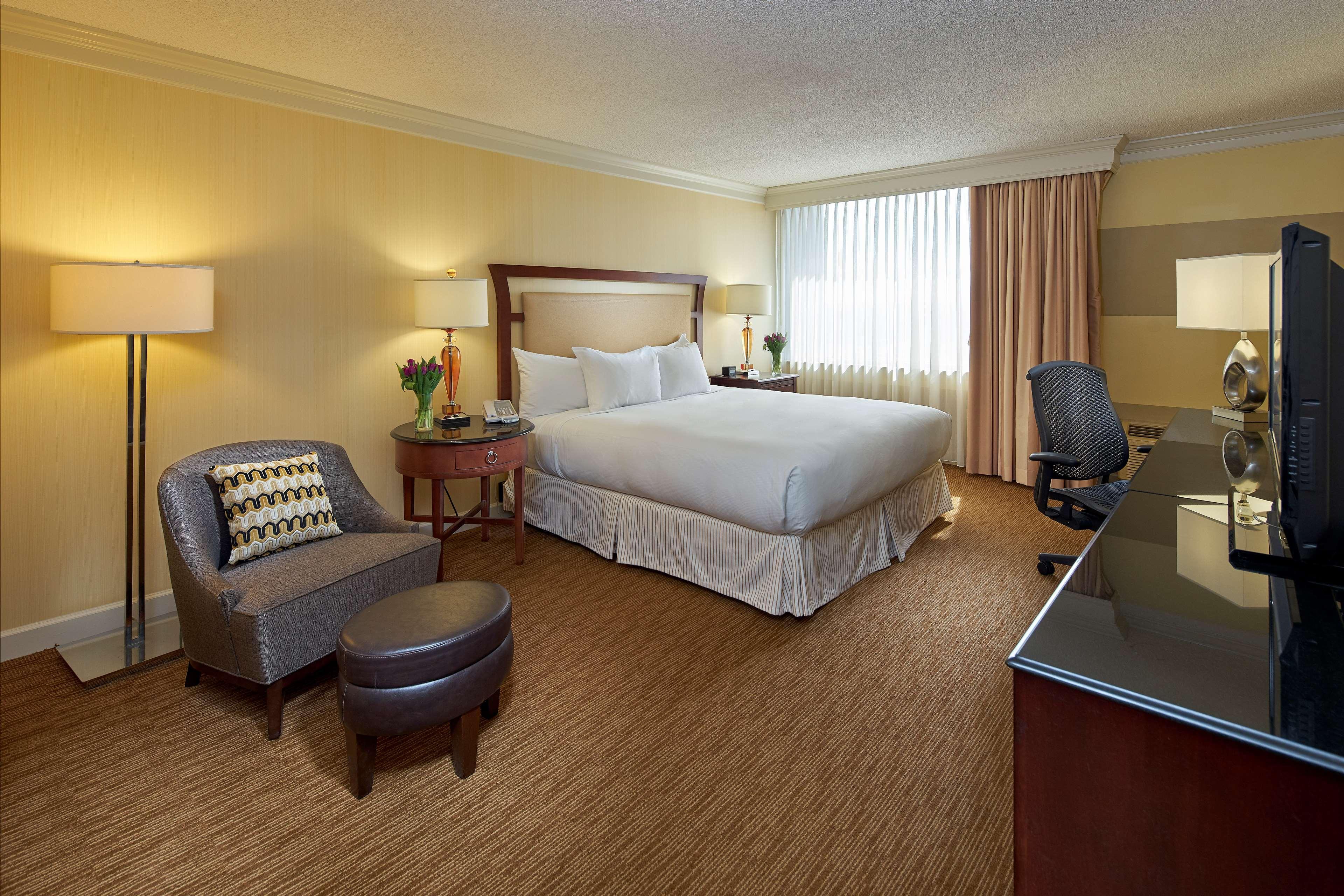 Hilton Raleigh North Hills Hotel Kültér fotó
