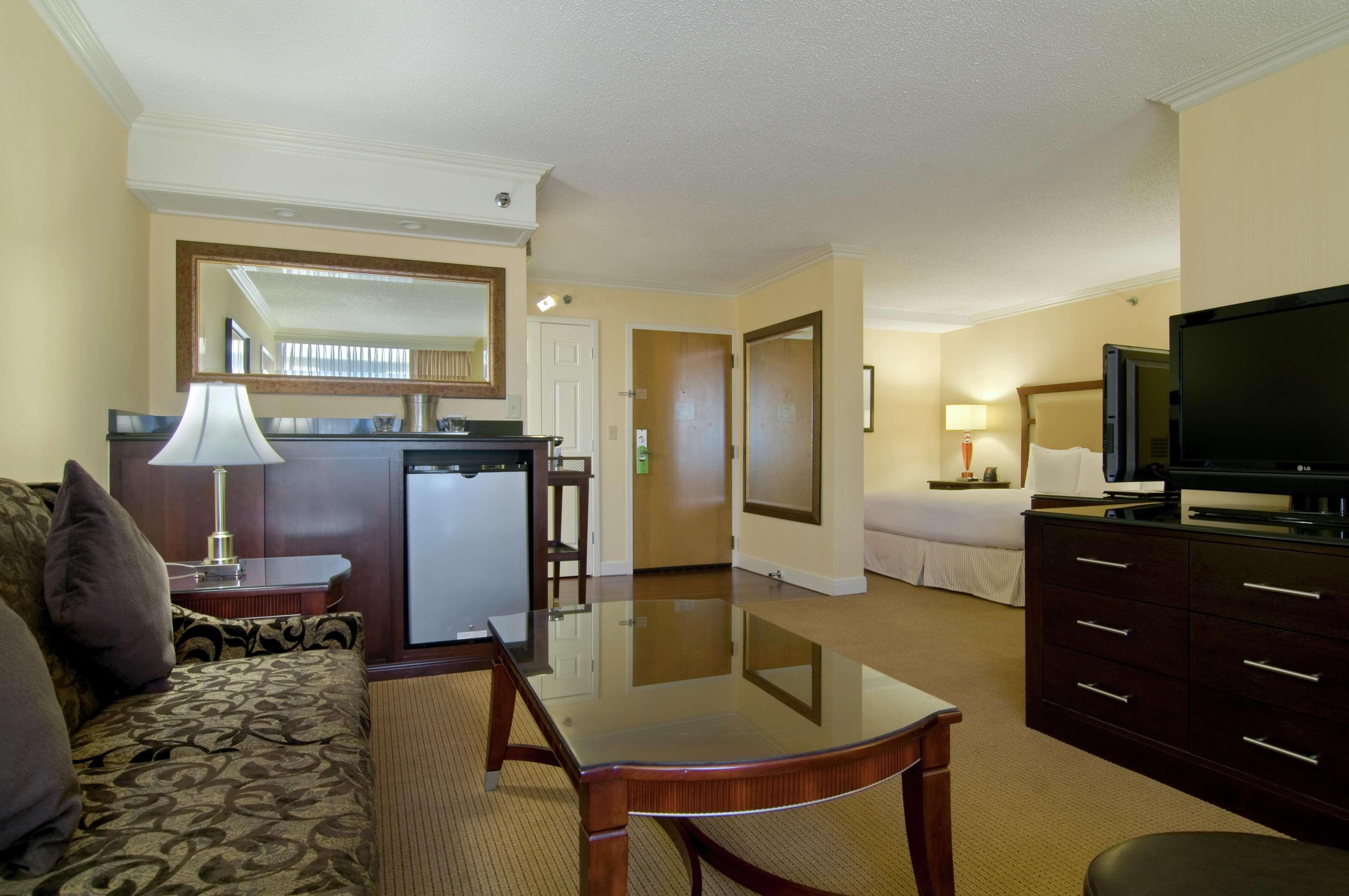 Hilton Raleigh North Hills Hotel Kültér fotó