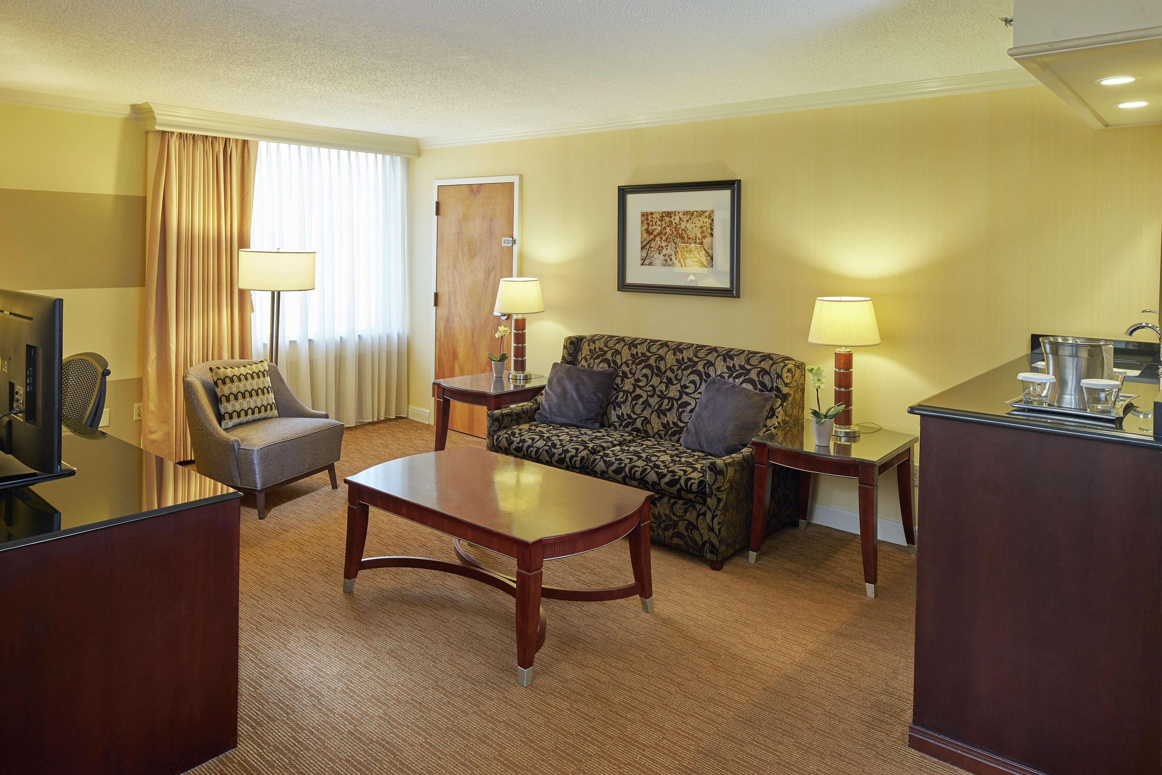 Hilton Raleigh North Hills Hotel Szoba fotó