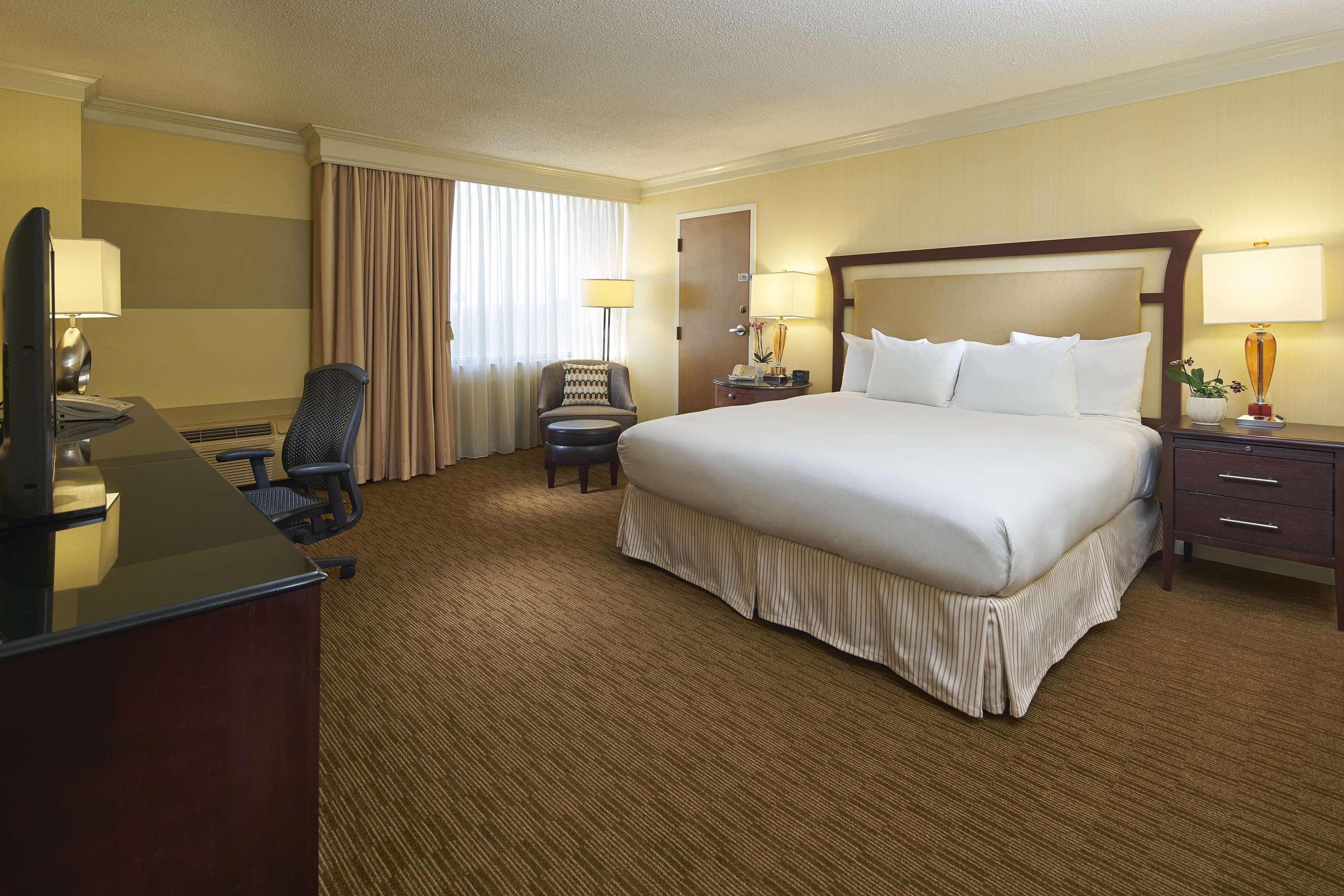 Hilton Raleigh North Hills Hotel Szoba fotó