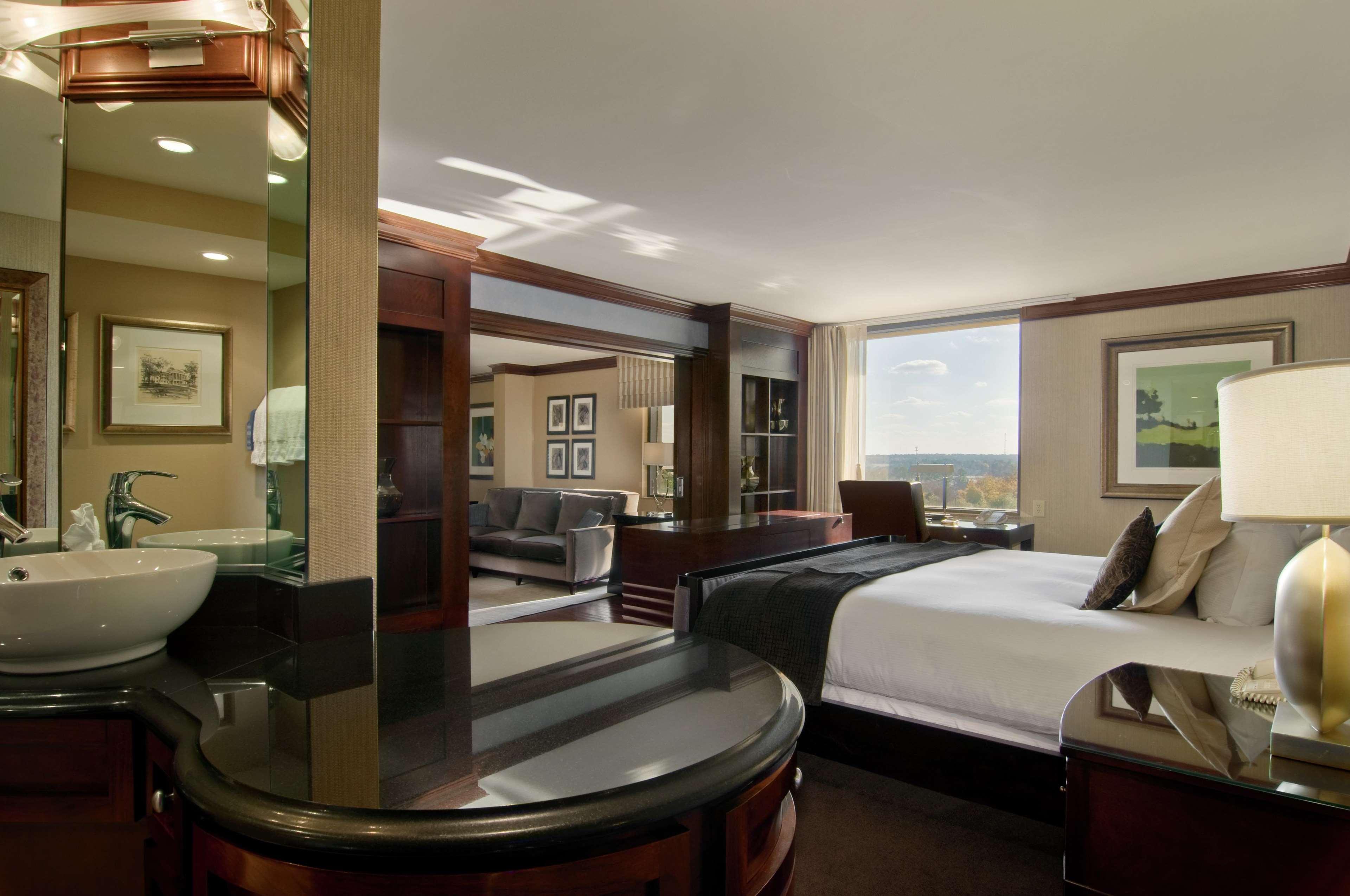 Hilton Raleigh North Hills Hotel Kültér fotó