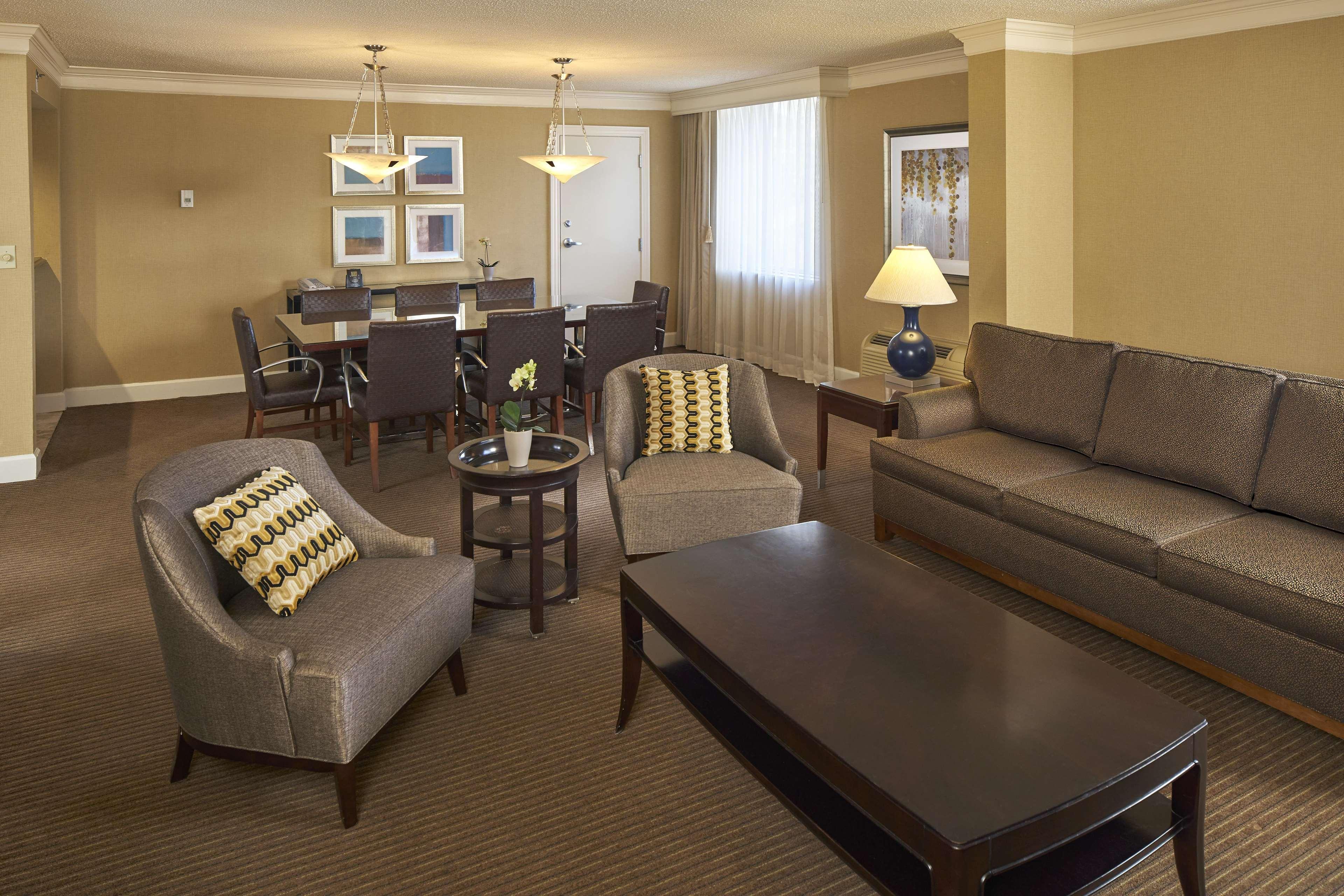 Hilton Raleigh North Hills Hotel Kültér fotó