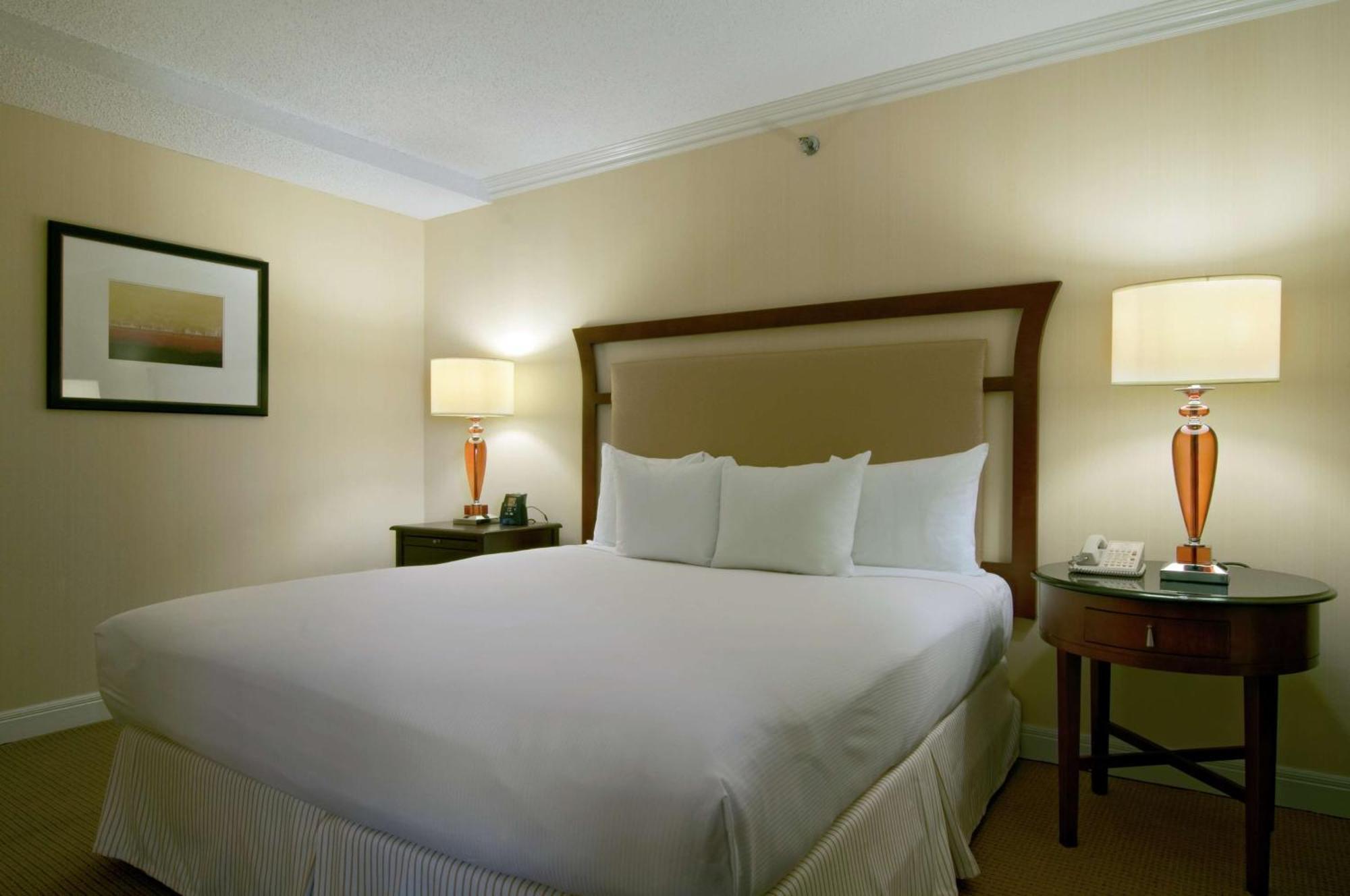 Hilton Raleigh North Hills Hotel Kültér fotó
